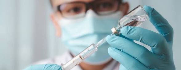 Dr. Gustavo em atendimento